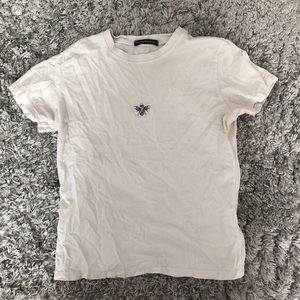 brandy melville embroidered bee t-shirt 🐝